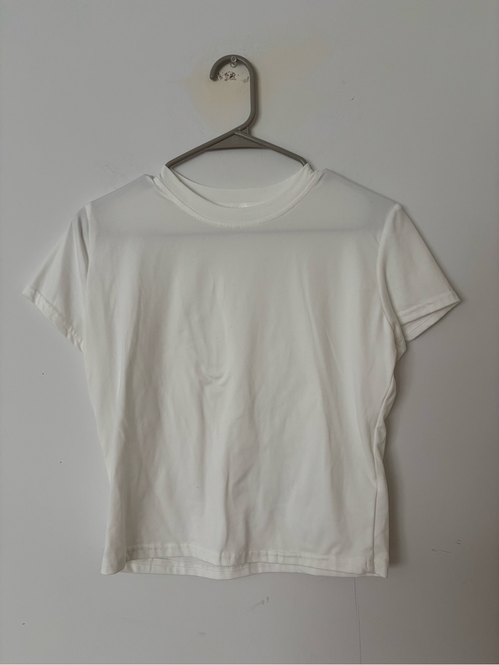 ivory white stretchy lightweight sheer cropped short sleeve workout tee top 🤍